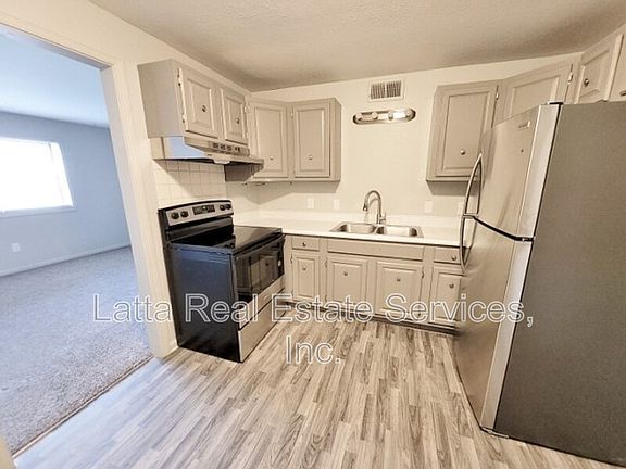 3rd image of 301 W 31st St APT 102A