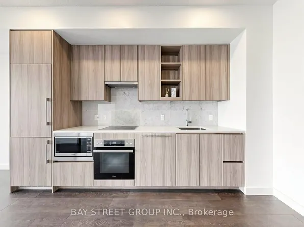 95 McMahon Dr #2515, Toronto, ON M2K 0H2