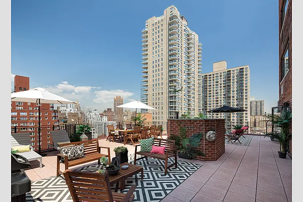 Sold by Stribling | media 4