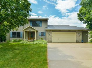 232 Shamrock Dr, Saint Paul, MN 55115