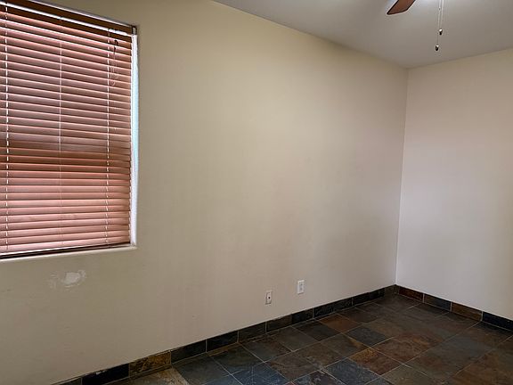 3rd image of 10382 Denman St