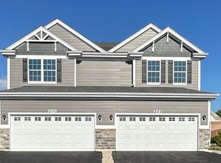 262 Charlestowne Lakes Dr, Saint Charles, IL