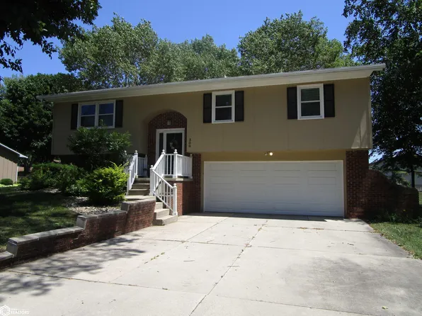 308 Hawthorne Rd, Iowa Falls, IA 50126