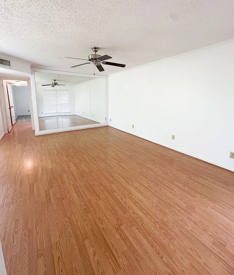 Available Now! Charming 1-Bed Condo in Prime Addison Location — Photo 3