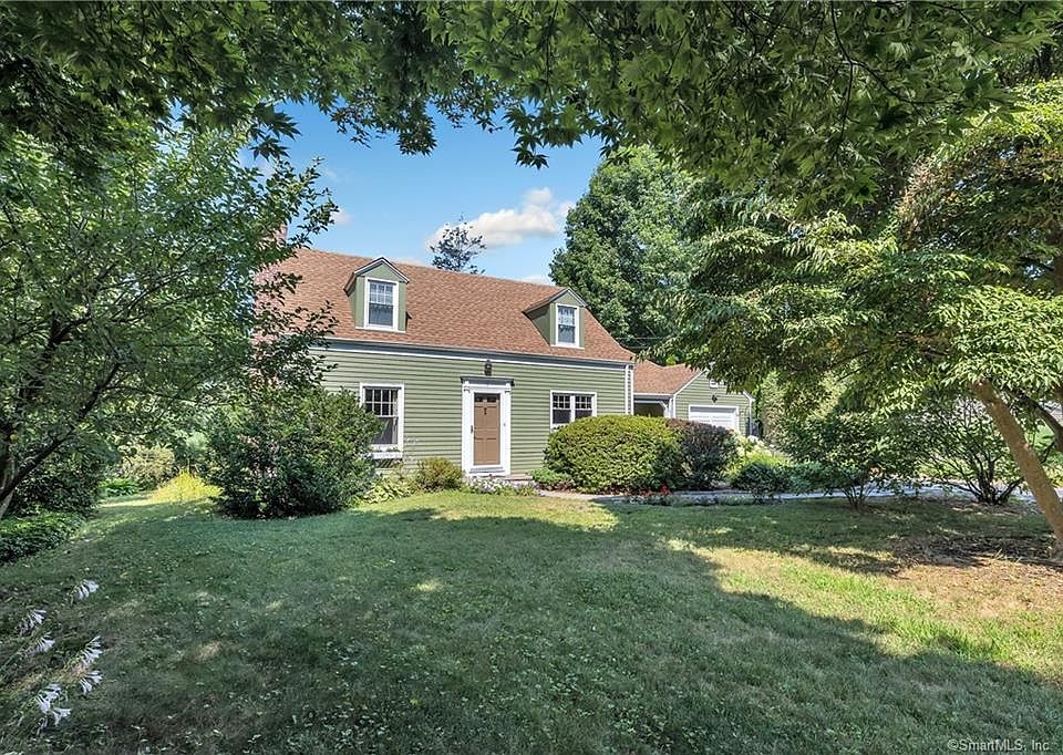 1st image of 18 Parkway Dr