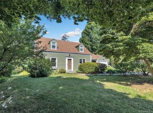 18 Parkway Dr, Trumbull, CT 06611