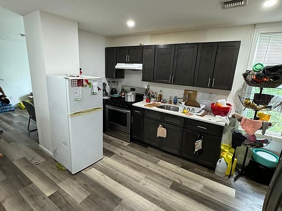 3rd image of 210 17th Ave Floor 2