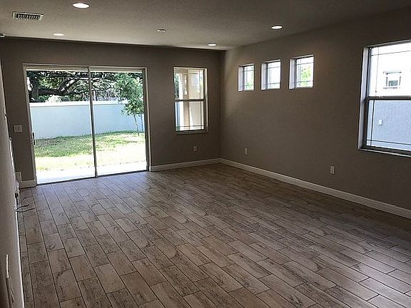 4th image of 454 Harbor Springs Dr