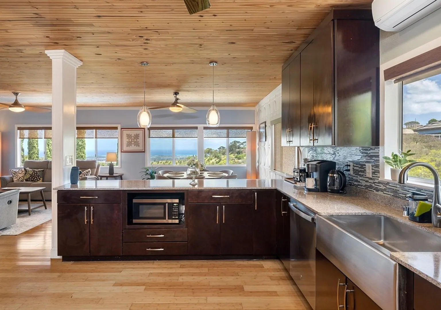Lux Makakilo Hale: 5BR Retreat w/ AC, Private Pool & Ocean Views — Photo 4