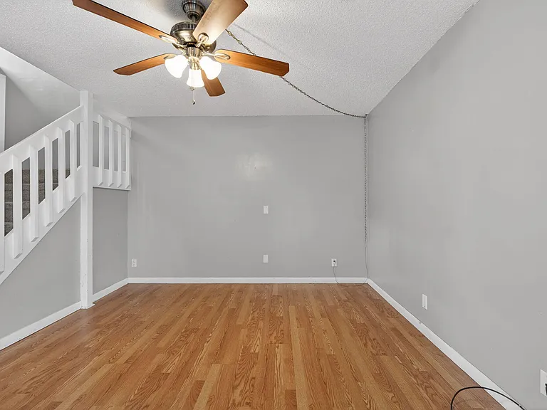 707 Stonewood Ct #19C — Photo 45