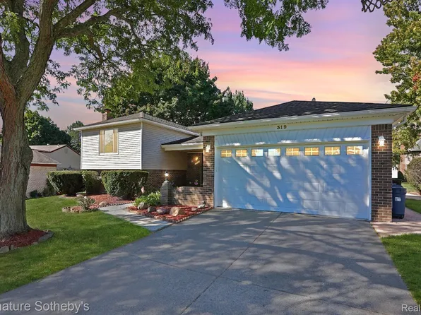 319 Antoinette Dr, Rochester Hills, MI 48309