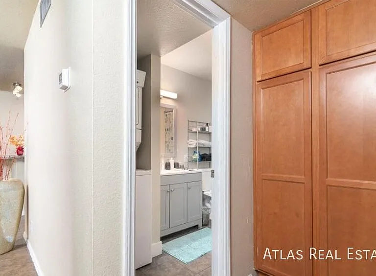 530 W La Jolla Dr — Photo 6