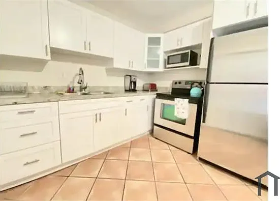 920 SW 9th Ave — Photo 5