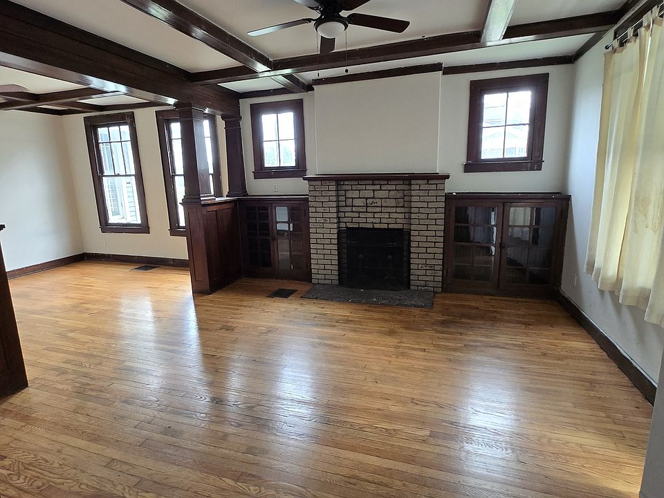 1st image of 2700 E 5th Ave