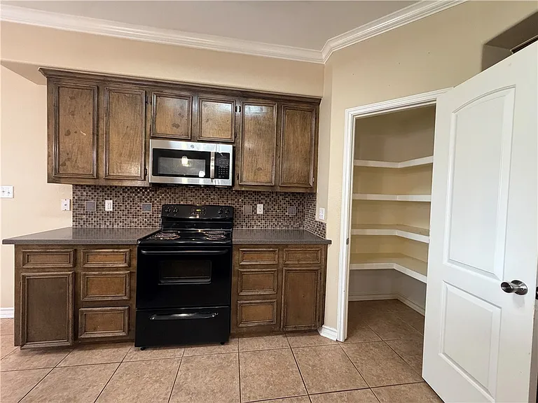 6905 Aaron Dr — Photo 12