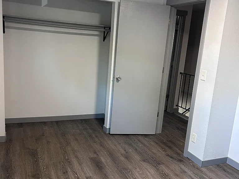 950 NW Hobart Ave — Photo 15