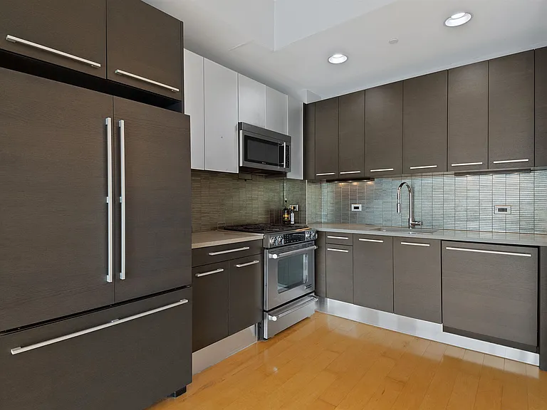 2 2nd St #1807 — Photo 3