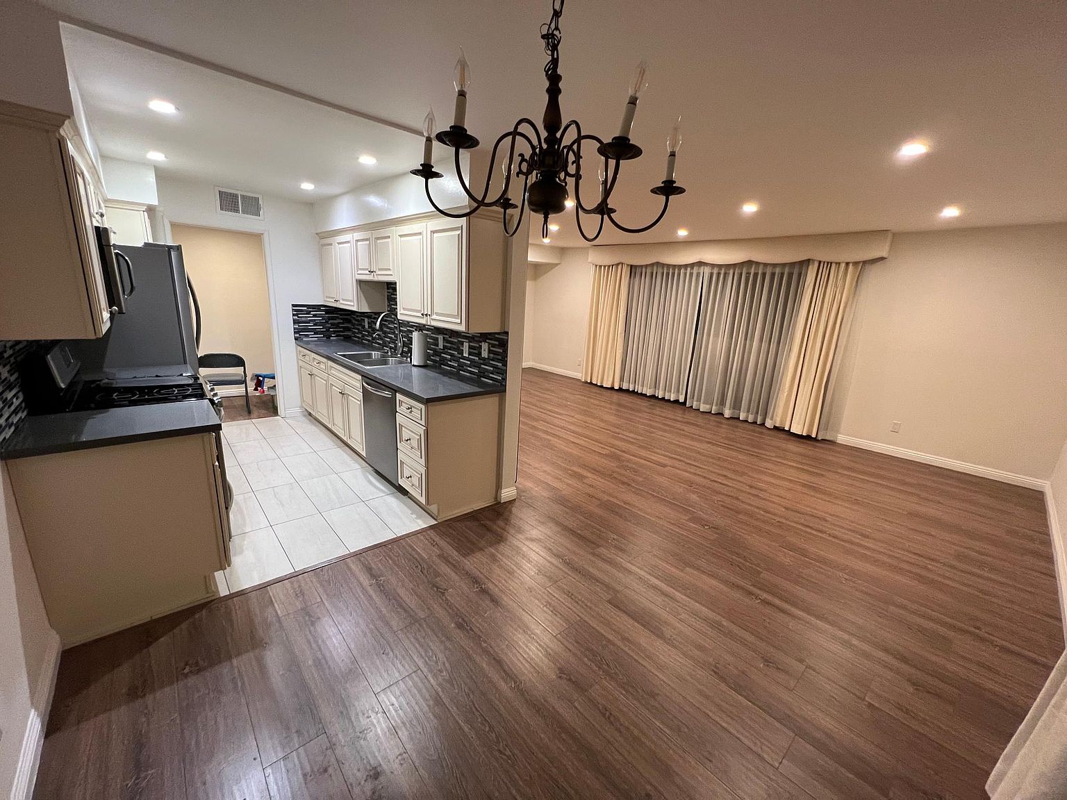 7442 Hazeltine Ave APT 202, Van Nuys, CA 91405 | Zillow