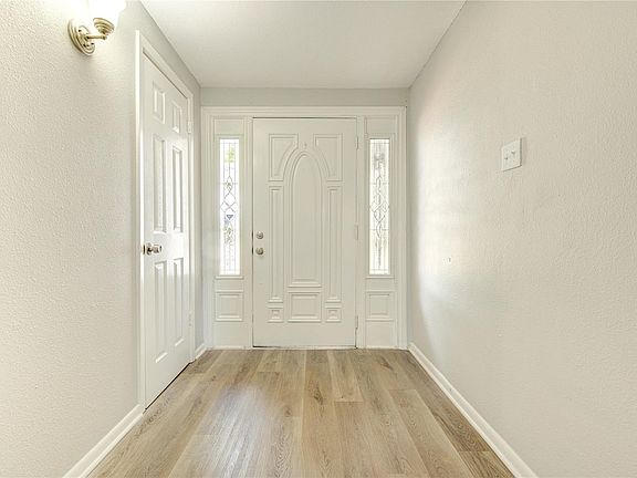 3rd image of 2537 21st Ave N