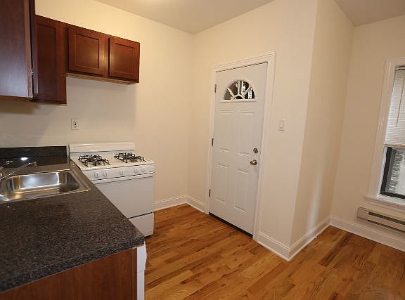 4th image of 3827 N Fremont St #W4