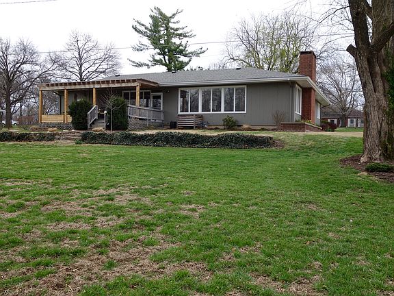 3rd image of 40 Rockwood Dr