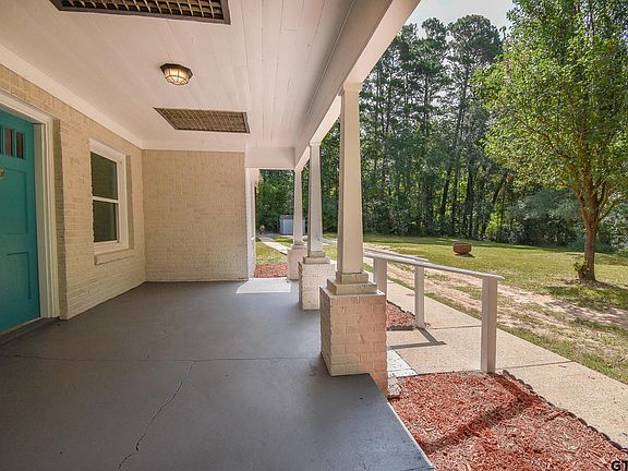 4th image of 104 N Garden Club Dr