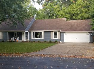 10140 Granada Ln, Overland Park, KS 66207