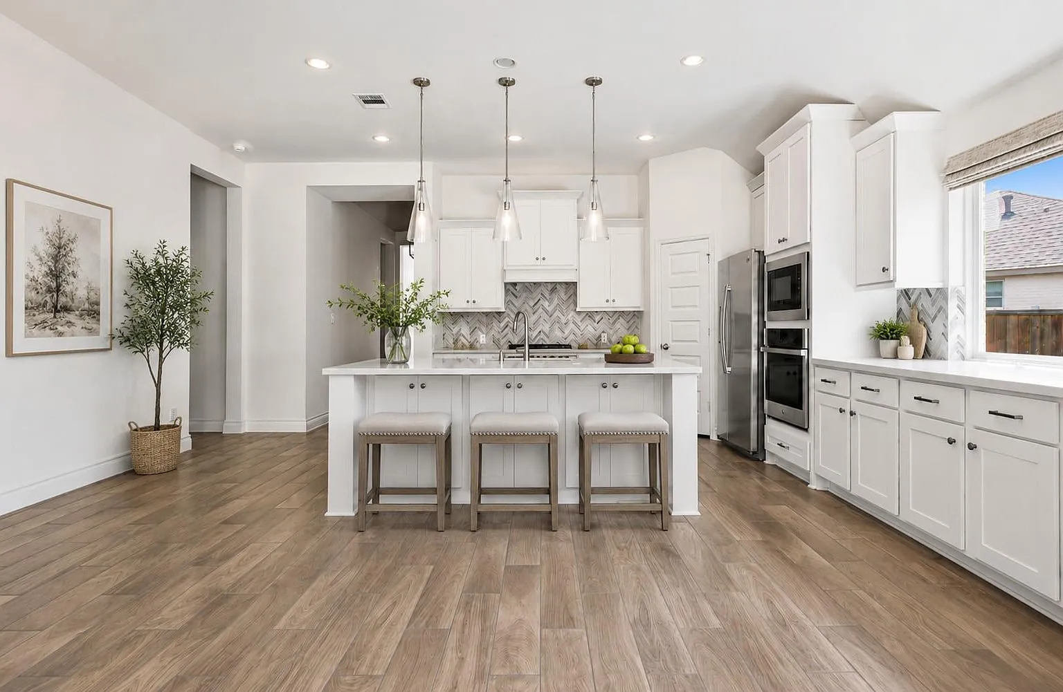 4 bed, 3.0 bath, 2504 sqft, $3,700 — Photo 3