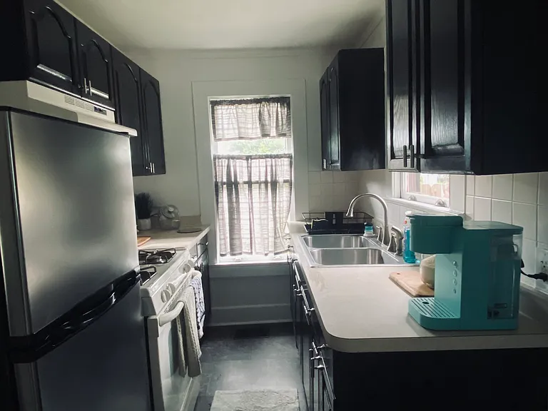 1161 Woodlawn St — Photo 9