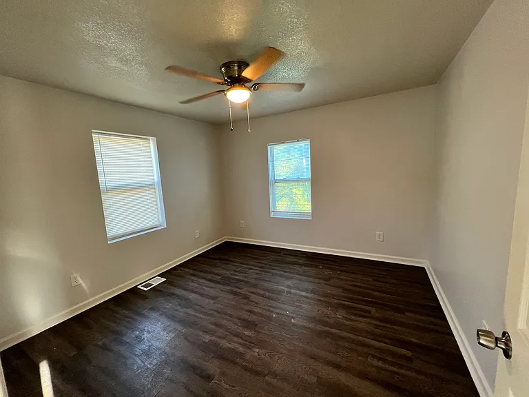 3609 E 27th St — Photo 9