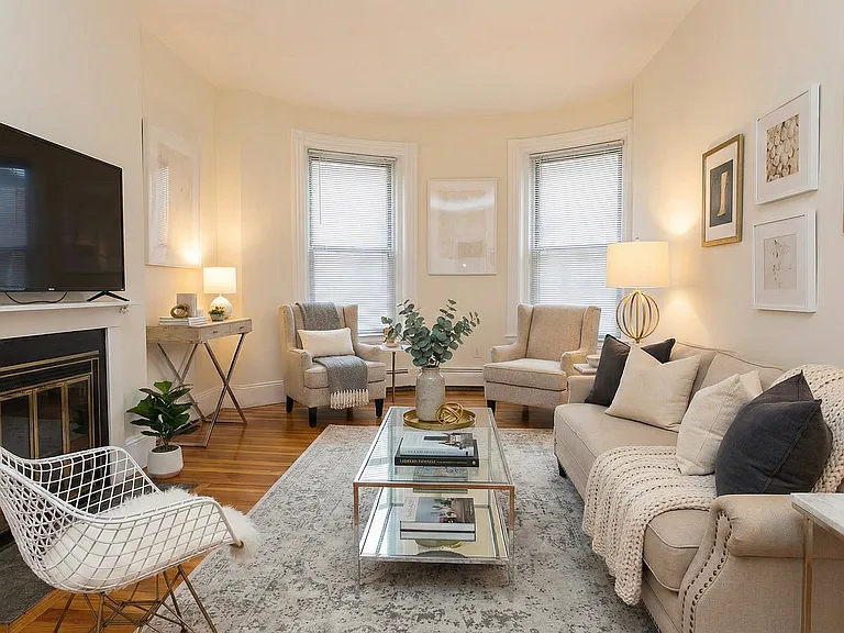 922 Beacon St #24 — Photo 1