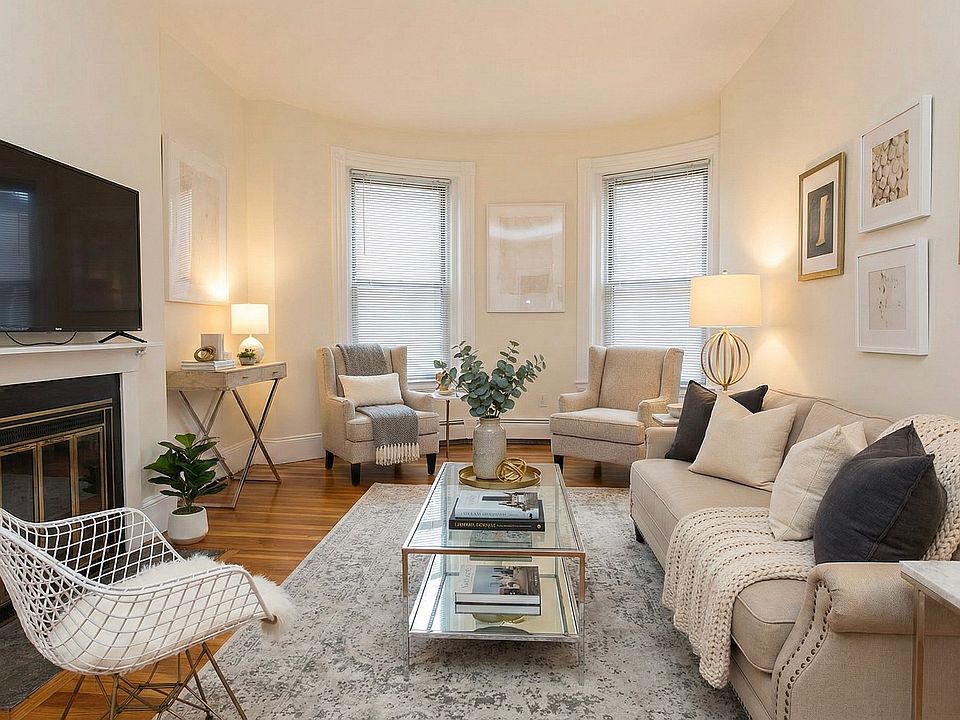1st image of 922 Beacon St APT 24