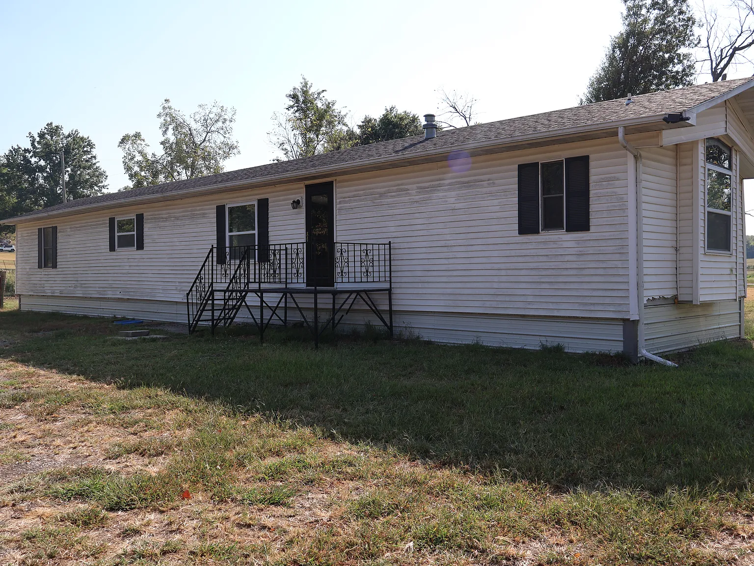 3 bed, 1280 sqft, $850 — Photo 1