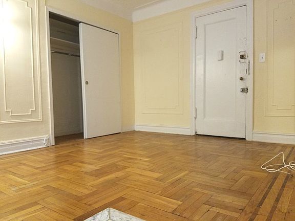 5th image of 4115 45th St APT 5D