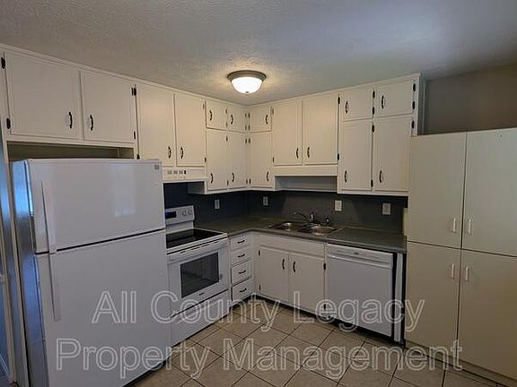 4th image of 3132B Dove Ct SW