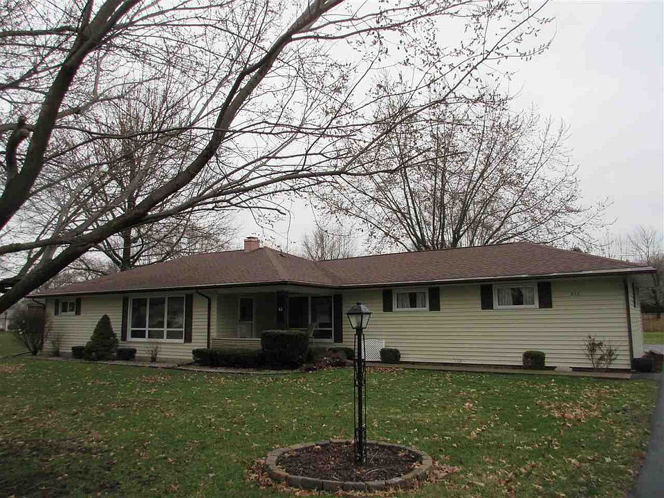 1st image of 825 Elm Dr