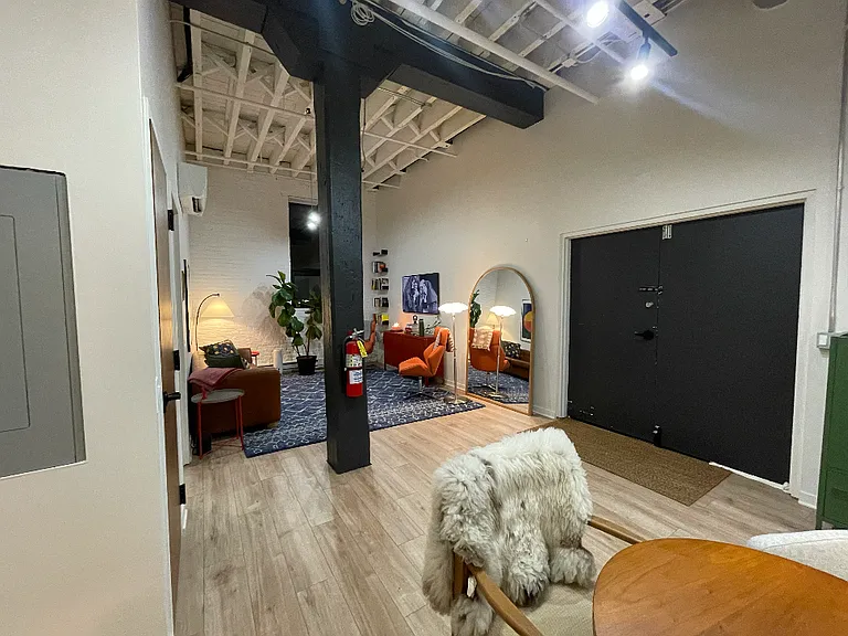 1147 W Ohio St — Photo 28