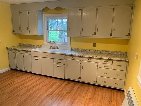 4th image of 41 Harwood Ave