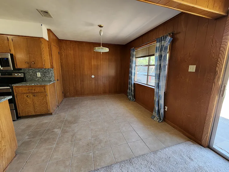 2604 Buckingham Dr — Photo 10
