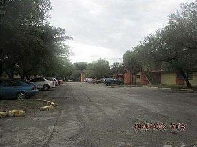 1st image of 4065 Lakeside Dr