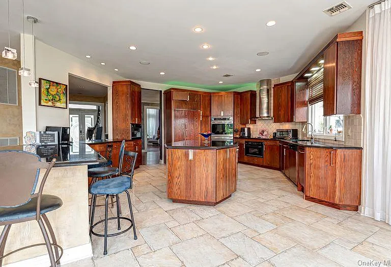 37 Crescent Cove Cir — Photo 11