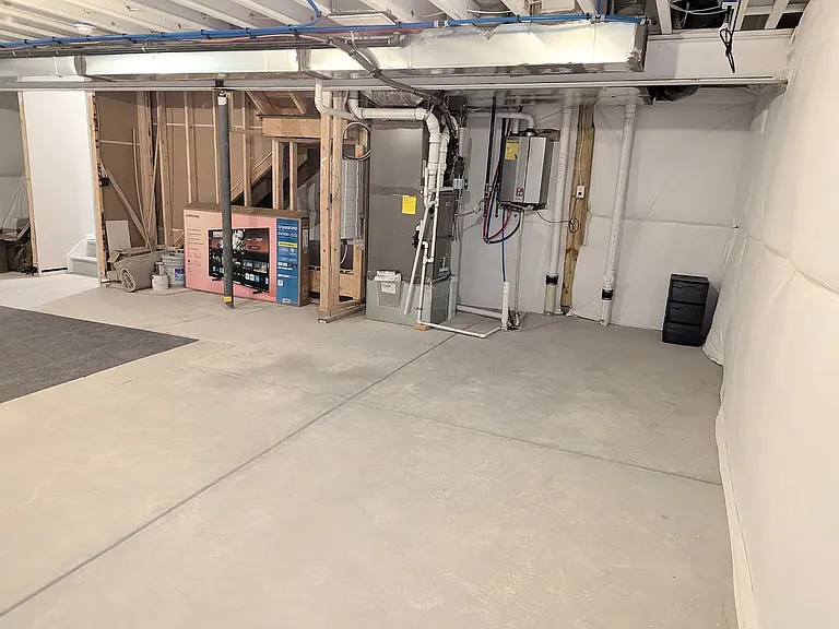 387 Courtfield Way — Photo 29