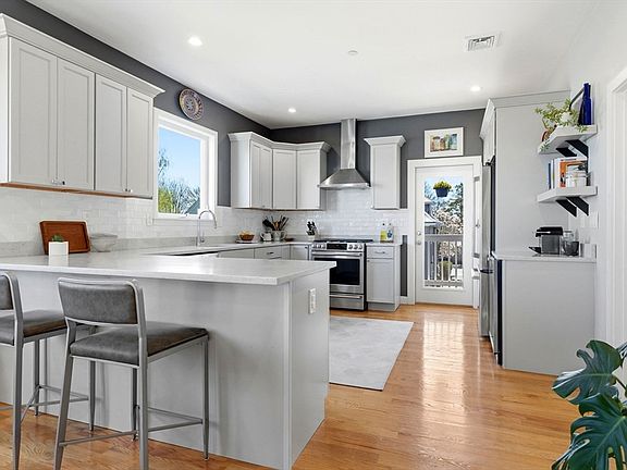 5th image of 62 Saint Rose St #3