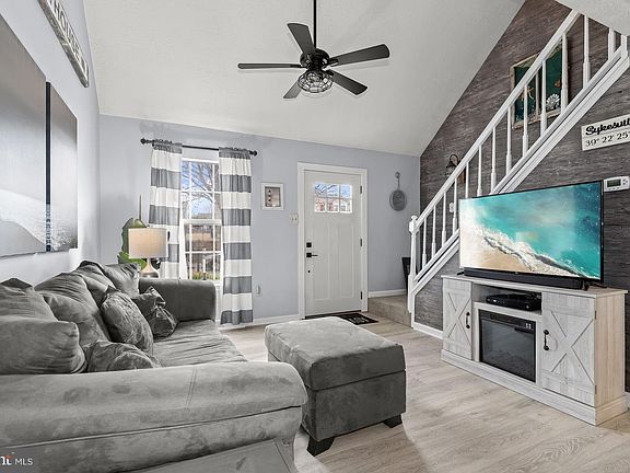 2nd image of 1672 Brimfield Cir