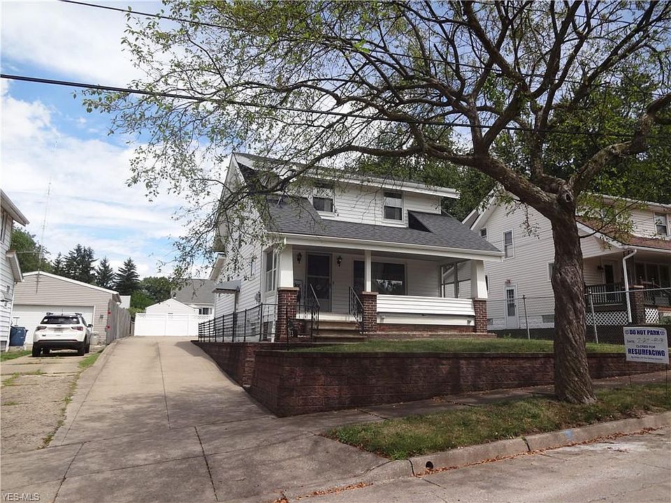 1st image of 23 E Selden Ave