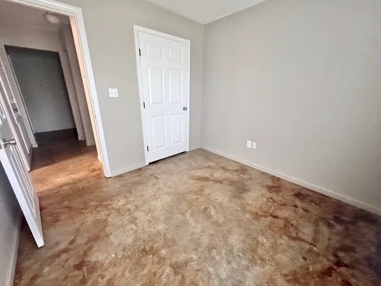 1326 W Huntington Ave #B — Photo 13