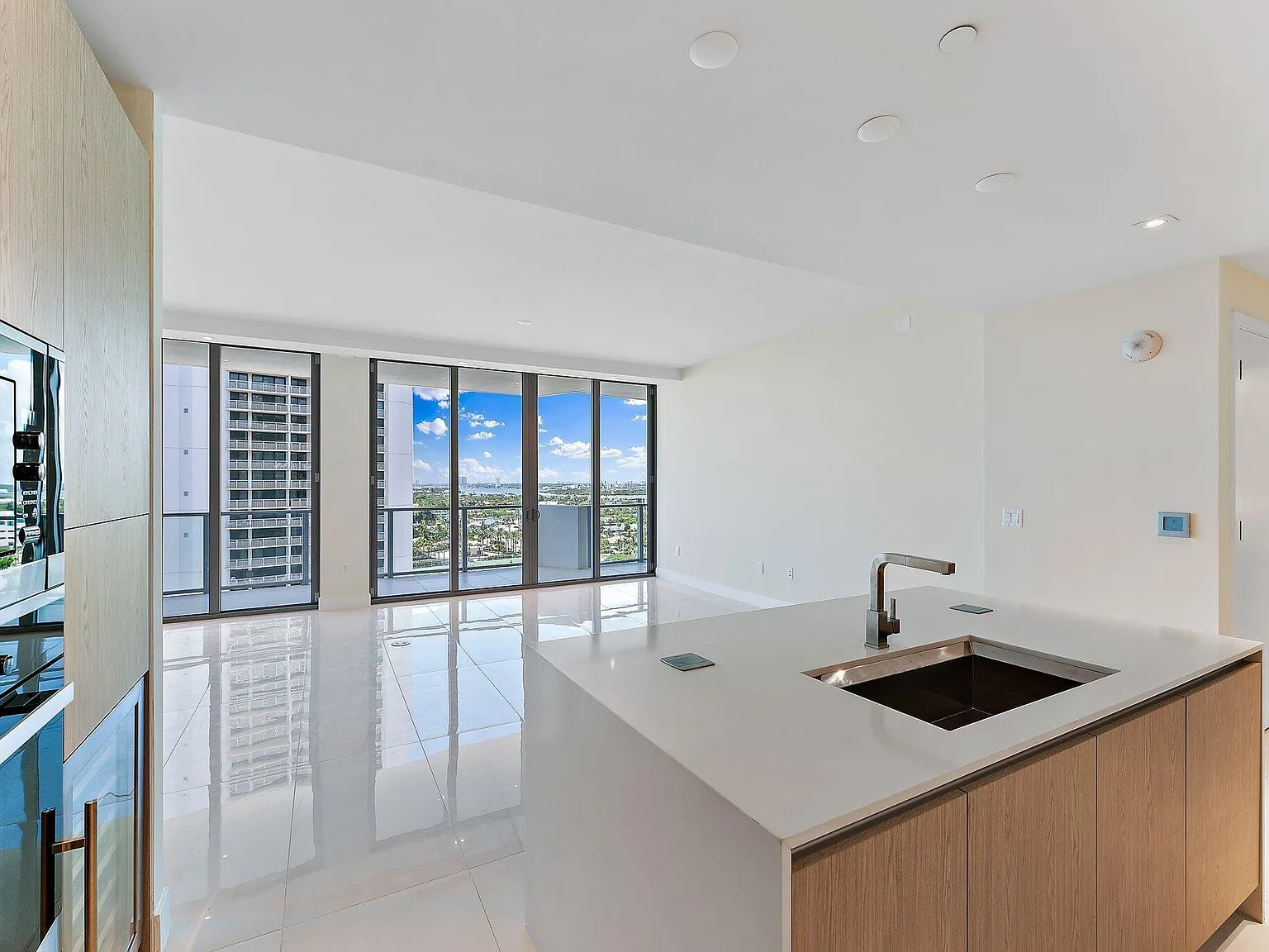 2 bed, 2.5 bath, 1600 sqft, $12,500 — Photo 4