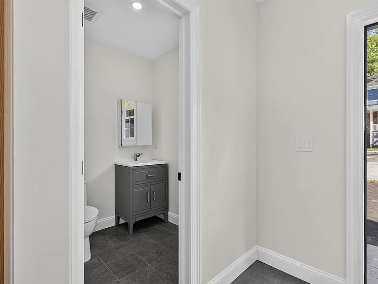18 Walnut St #A — Photo 6