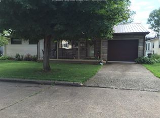 408 Kanawha Ave, Nitro, WV 25143