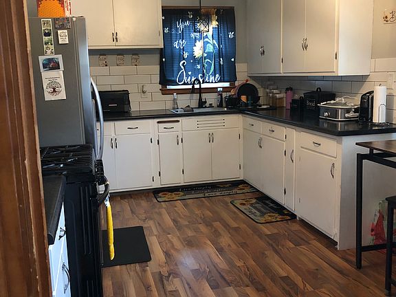 4th image of 2424 Erie St